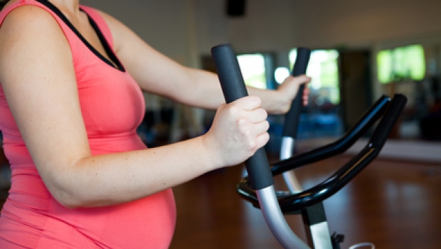 Während der Schwangerschaft auf dem Crosstrainer trainieren?